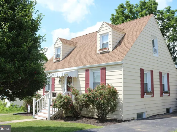 1056 Beechwood Dr, Hagerstown, MD 21742