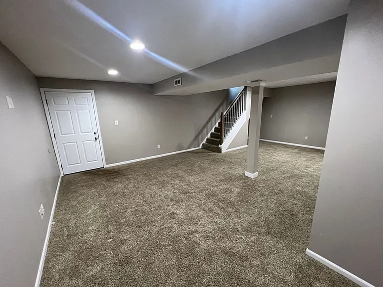 925 NE Carousel Ln — Photo 11