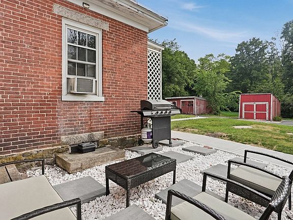 5th image of 24 Mendon St #24