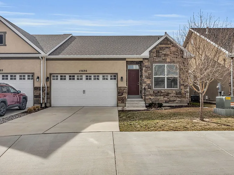13696 S Glengarry Ln — Photo 1