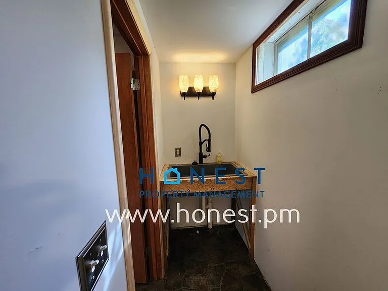 15 Thompson St — Photo 35