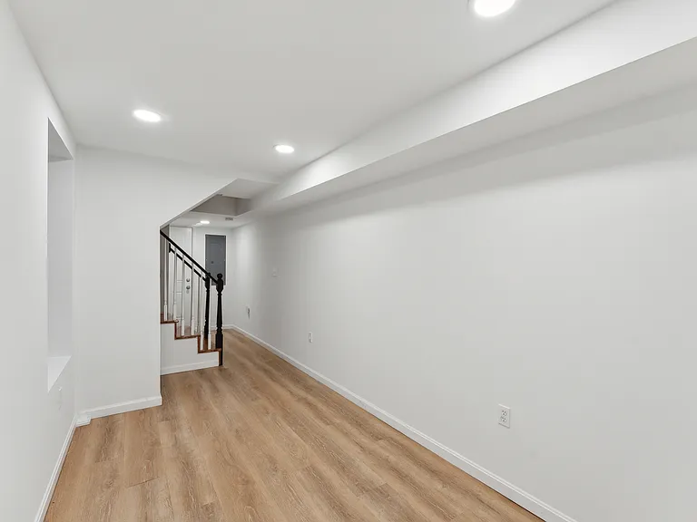 306 L St SE — Photo 13