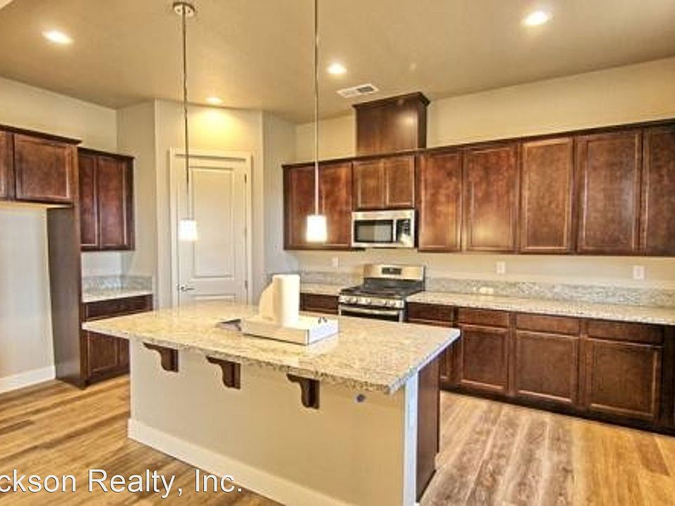 1st image of 715 Palomino Dr