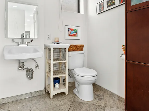 935 Park Avenue image 9 of 10