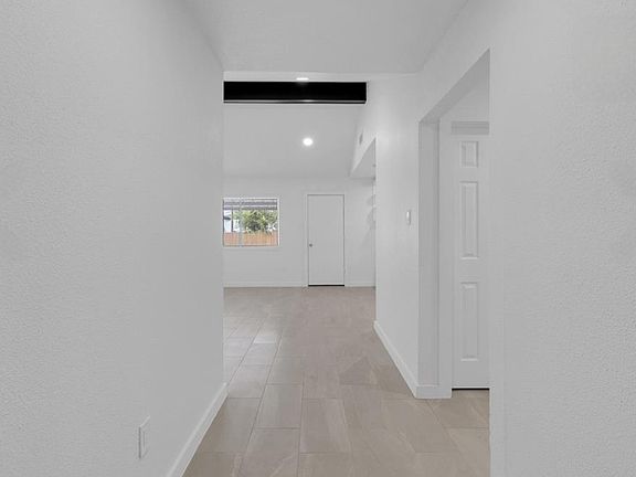 4th image of 10938 Fleming Dr