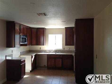 4th image of 14560 Jelan Ave