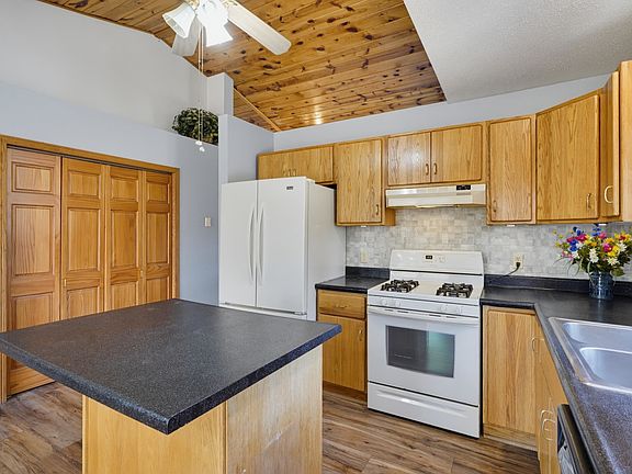 4th image of 25333 Beaver Lake Rd