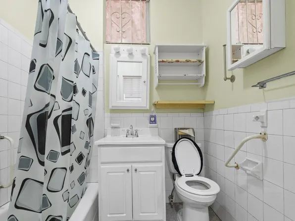 968 Saint Johns Place image 5 of 21