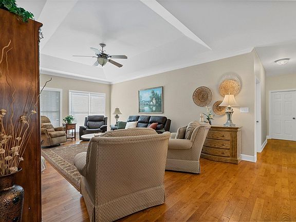 5th image of 3407 Red Oak Dr