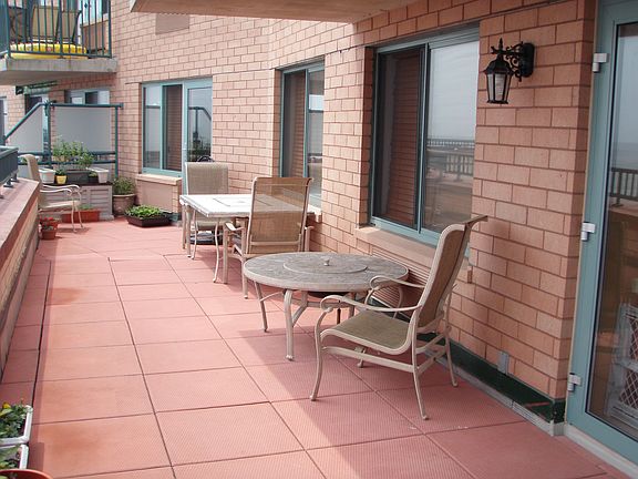 ONLY A TERRACE CAN HOST A BEACH BBQ FOR 20!