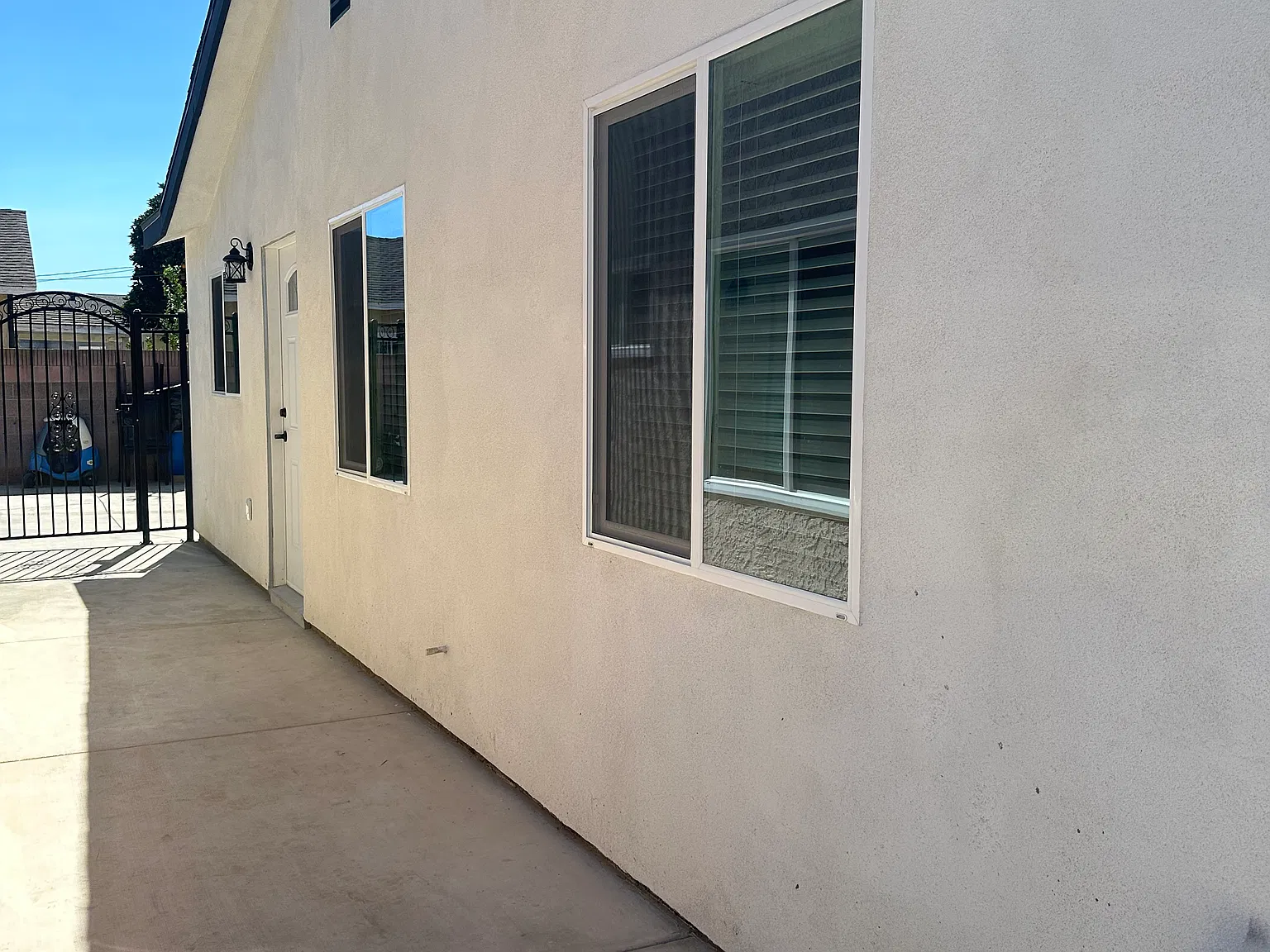 3 bed, 1000 sqft, $3,600 — Photo 2