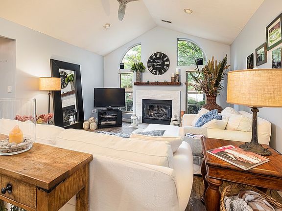 3rd image of 264 Deer Cross Ln