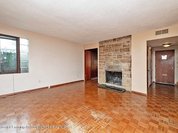 4th image of 1311 S Genesee Dr