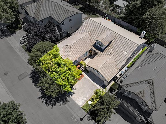 2nd image of 380 Lyman Cir