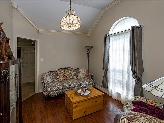 4th image of 10345 Meadowview Dr