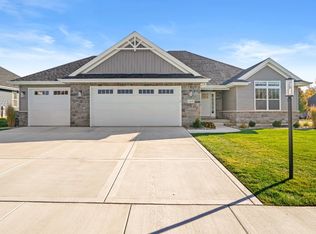 2071 Peace Parkway Ct, Schererville, IN 46375