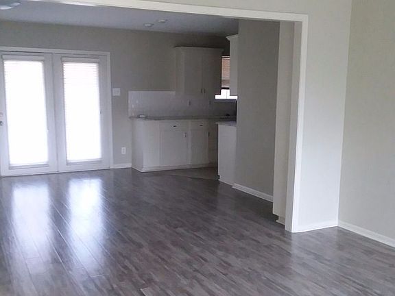 5th image of 201 Live Oak Dr
