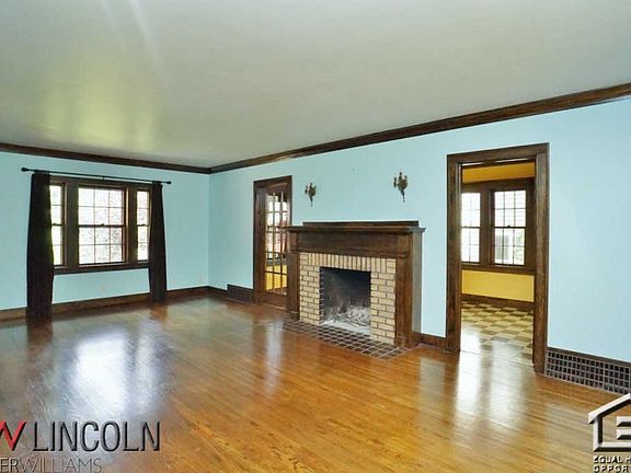 3rd image of 1652 Woodsview St