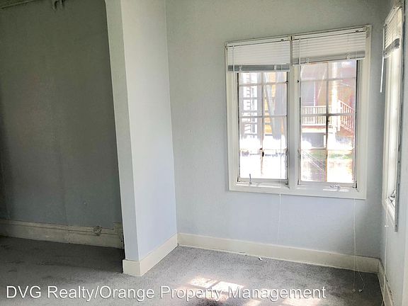 5th image of 4823 Cass St APT 1