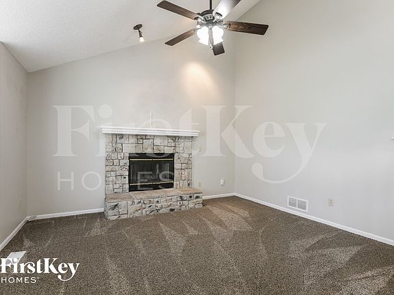 3rd image of 517 SE Onyx Dr