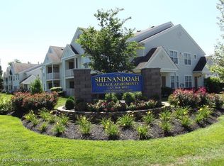 202 Susan Dr, Lakewood, NJ 08701