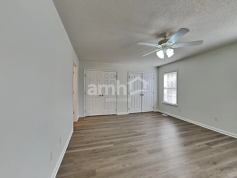 135 Kentucky Derby Dr — Photo 8