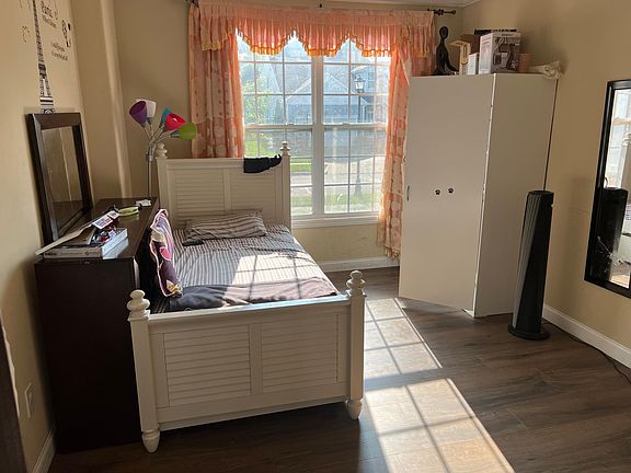 5th image of 8839 Olenbrook Dr