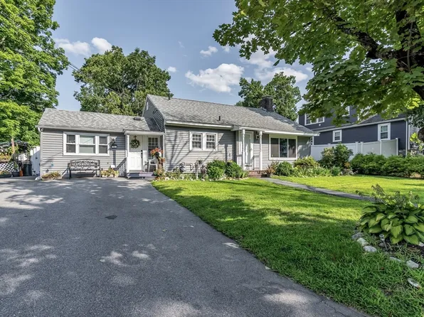 50 Chickering St, Lawrence, MA 01843