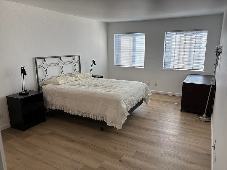 1216 S Saltair Ave #101 — Photo 23