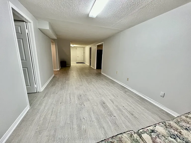 35 Soho Cres #BASEMENT — Photo 11