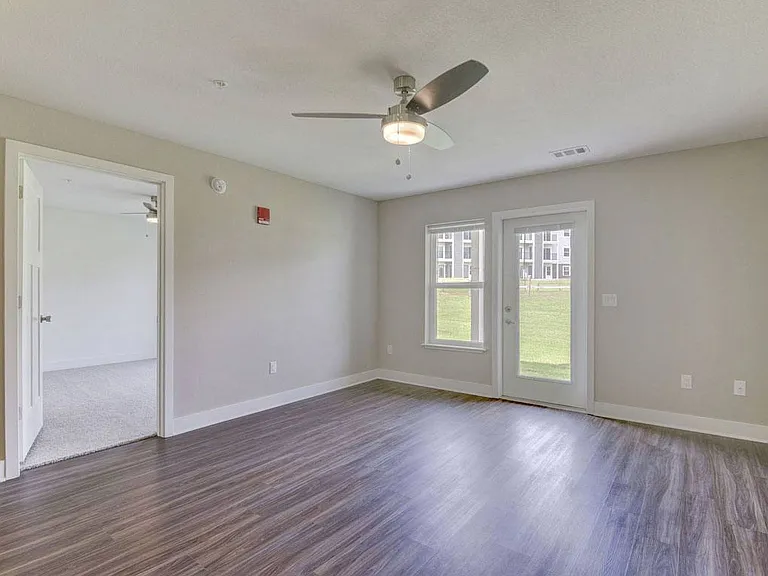 Signature Pointe Apartment Homes — Photo 30