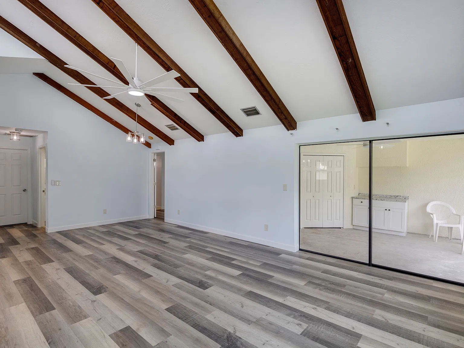 2 bed, 1071 sqft, $1,400 — Photo 3