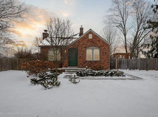22496 Springbrook Ave, Farmington Hills, MI 48336