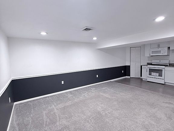 5th image of 25 Greenview Ave #Basement