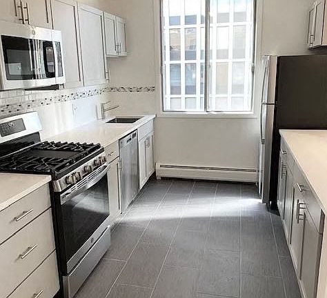 4th image of 2424 N Clark St #242-307