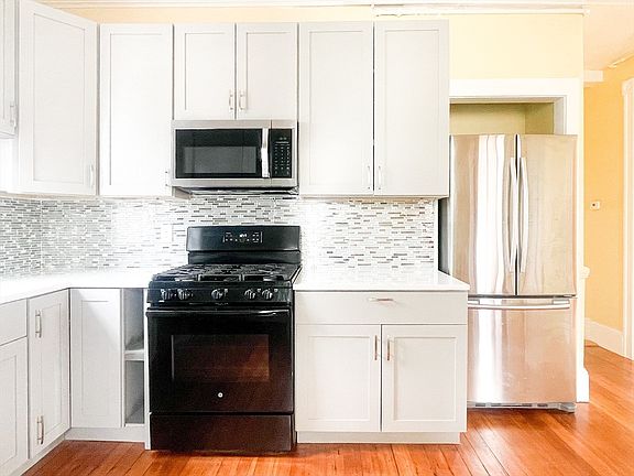 3rd image of 381 Centre St #2