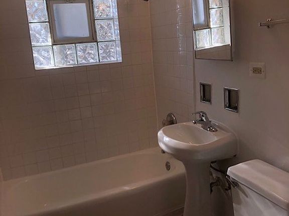 5th image of 19 N Waller Ave APT C1
