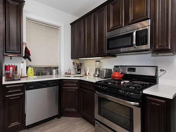 3rd image of 5410 N Ashland Ave