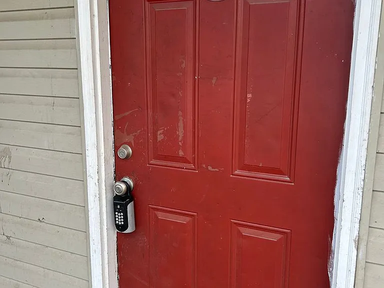 315 Texas Ln — Photo 2