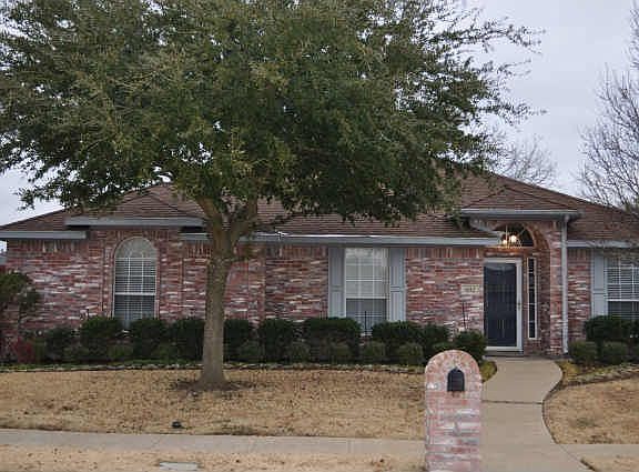 3rd image of 602 Burchshire Ln