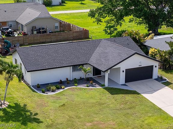 4th image of 403 SE 17th Pl