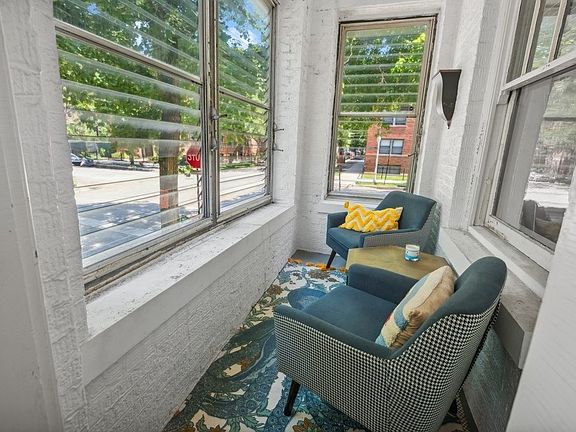 4th image of 1501 W Cornelia Ave #1