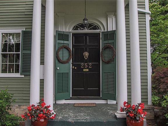 2nd image of 252 N Main St