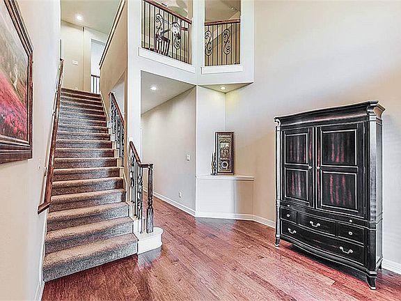 3rd image of 5523 Cedar Elm Ln