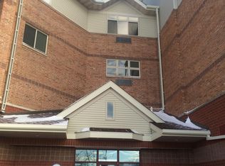 301 Harbour Town Dr APT 221, Madison, WI 53717