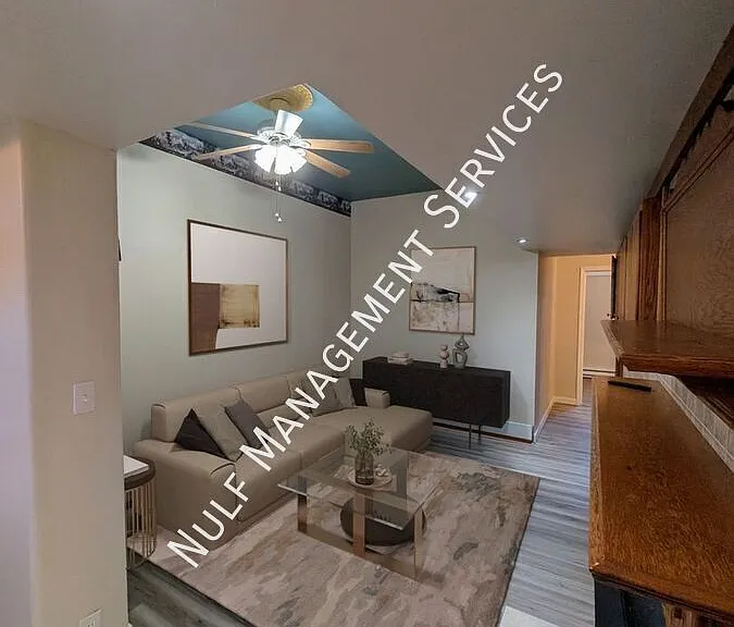 2422 Main St #1 — Photo 4