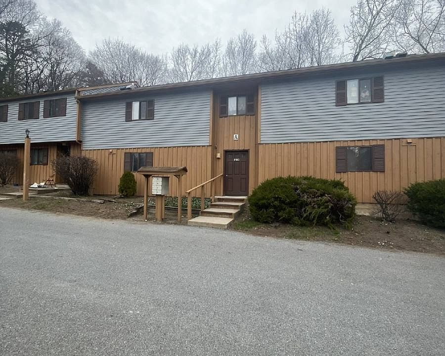 1st image of 40 McIntyre St Unit A1