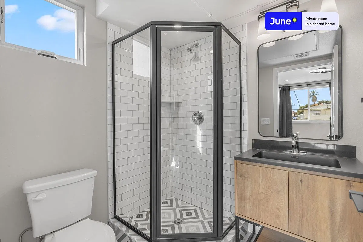 Queen bedroom in 5 bed/5 bath home in Boyle Heights #1828 B — Photo 3
