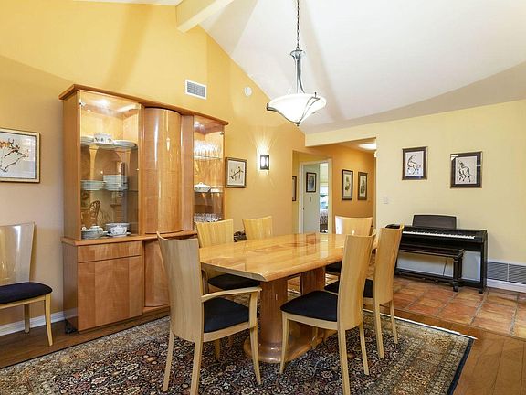 4th image of 1140 S Cadiz Ct
