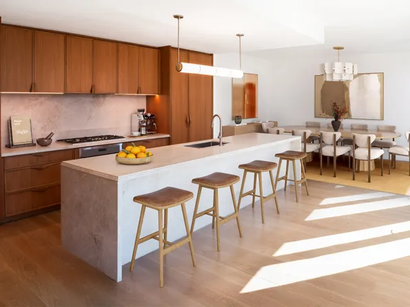 323 Bergen Street image 2 of 18